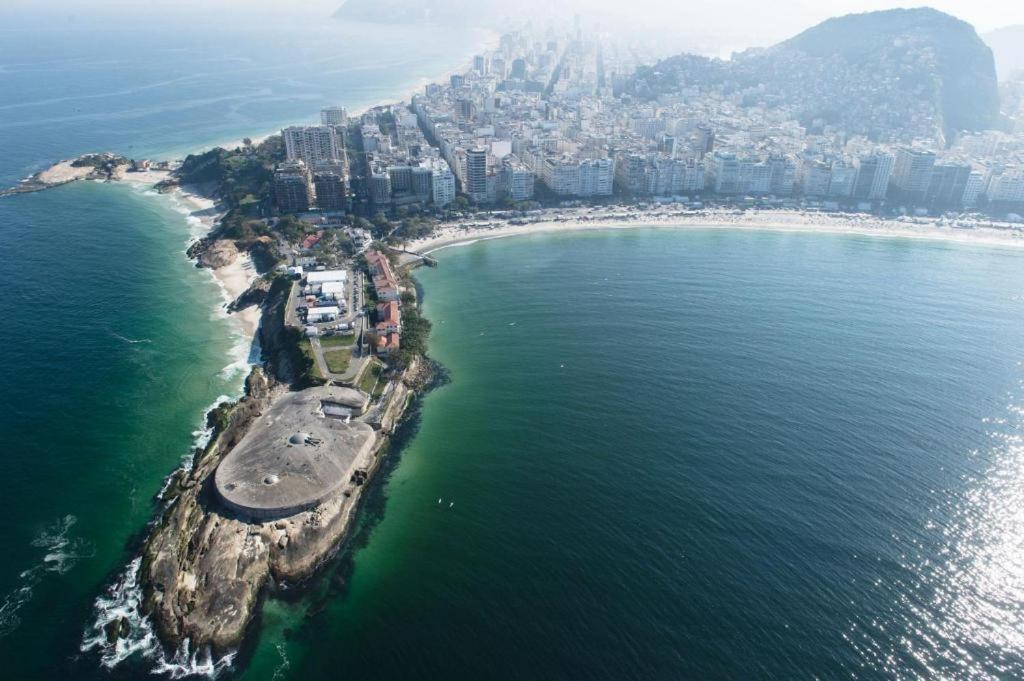 Apartment Copacabana: Beachfront Comfort With Netflix & Wi-fi *