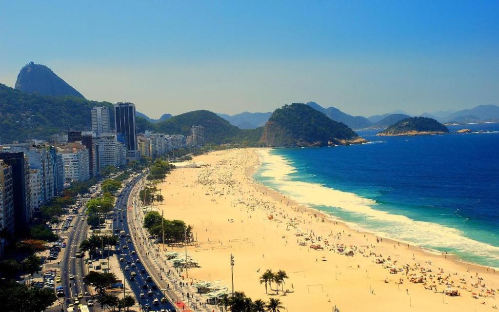 Copacabana: Beachfront Comfort With Netflix & Wi-fi * Rio de Janeiro