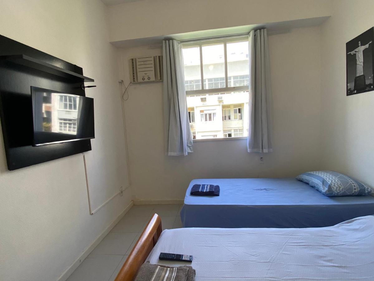 Copacabana: Beachfront Comfort With Netflix & Wi-fi Rio de Janeiro