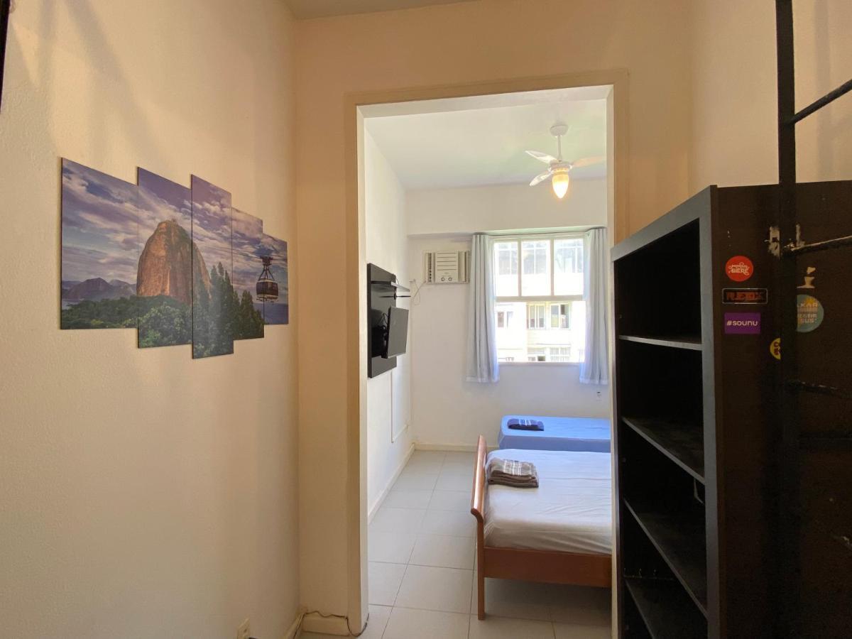 Copacabana: Beachfront Comfort With Netflix & Wi-fi Apartment *