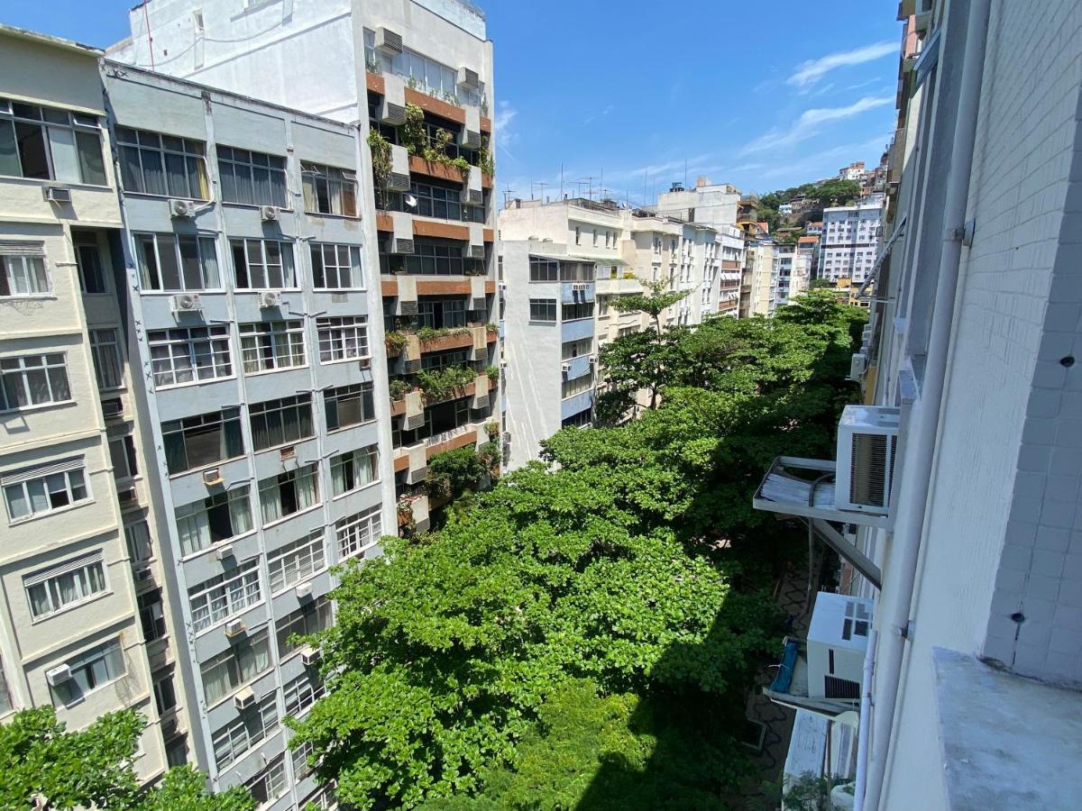 Copacabana: Beachfront Comfort With Netflix & Wi-fi
