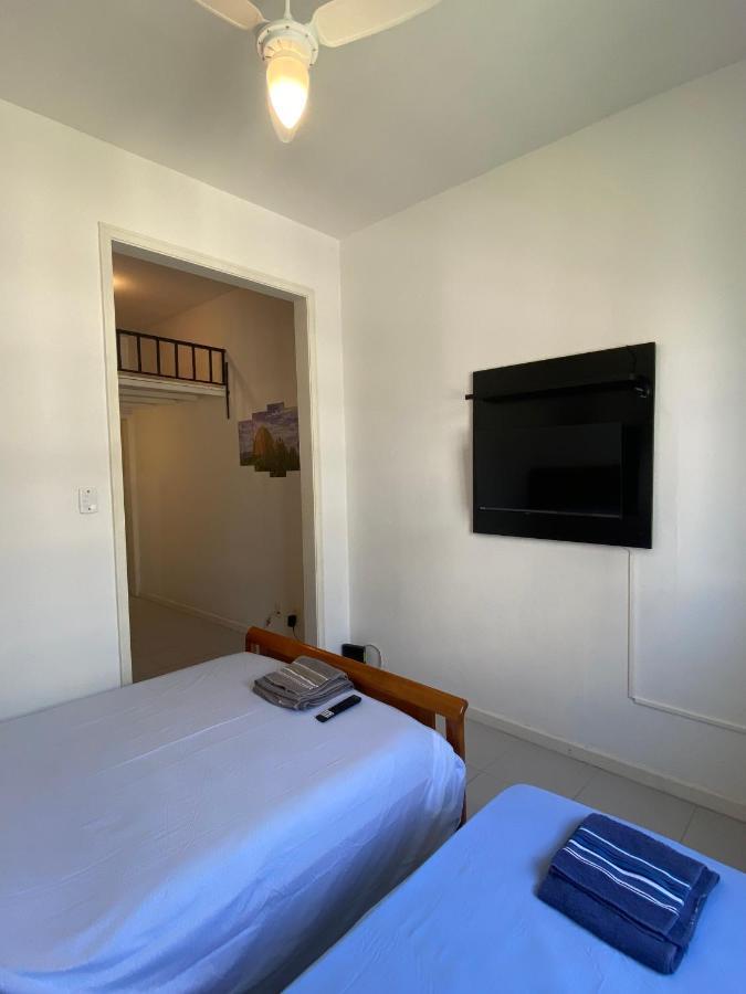 Copacabana: Beachfront Comfort With Netflix & Wi-fi Apartment *