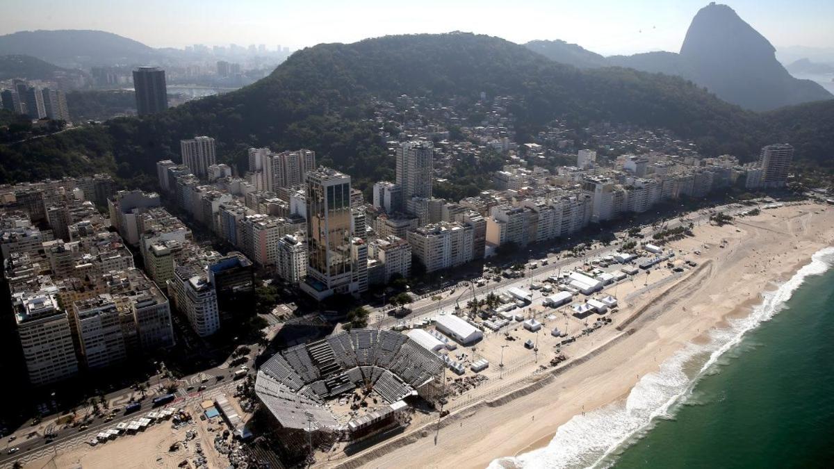 Copacabana: Beachfront Comfort With Netflix & Wi-fi Rio de Janeiro